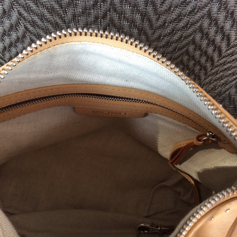 ❌SOLD ❌ Michael Kors Tan Studded Shoulder Bag - Picture 7 of 8